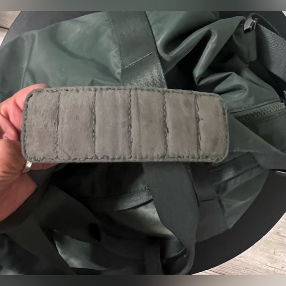 ✨DISCOUNTED✨ Lululemon Fast Track Duffel Gym Travel Beach Bag -  Dark Forest - Picture 15 of 16